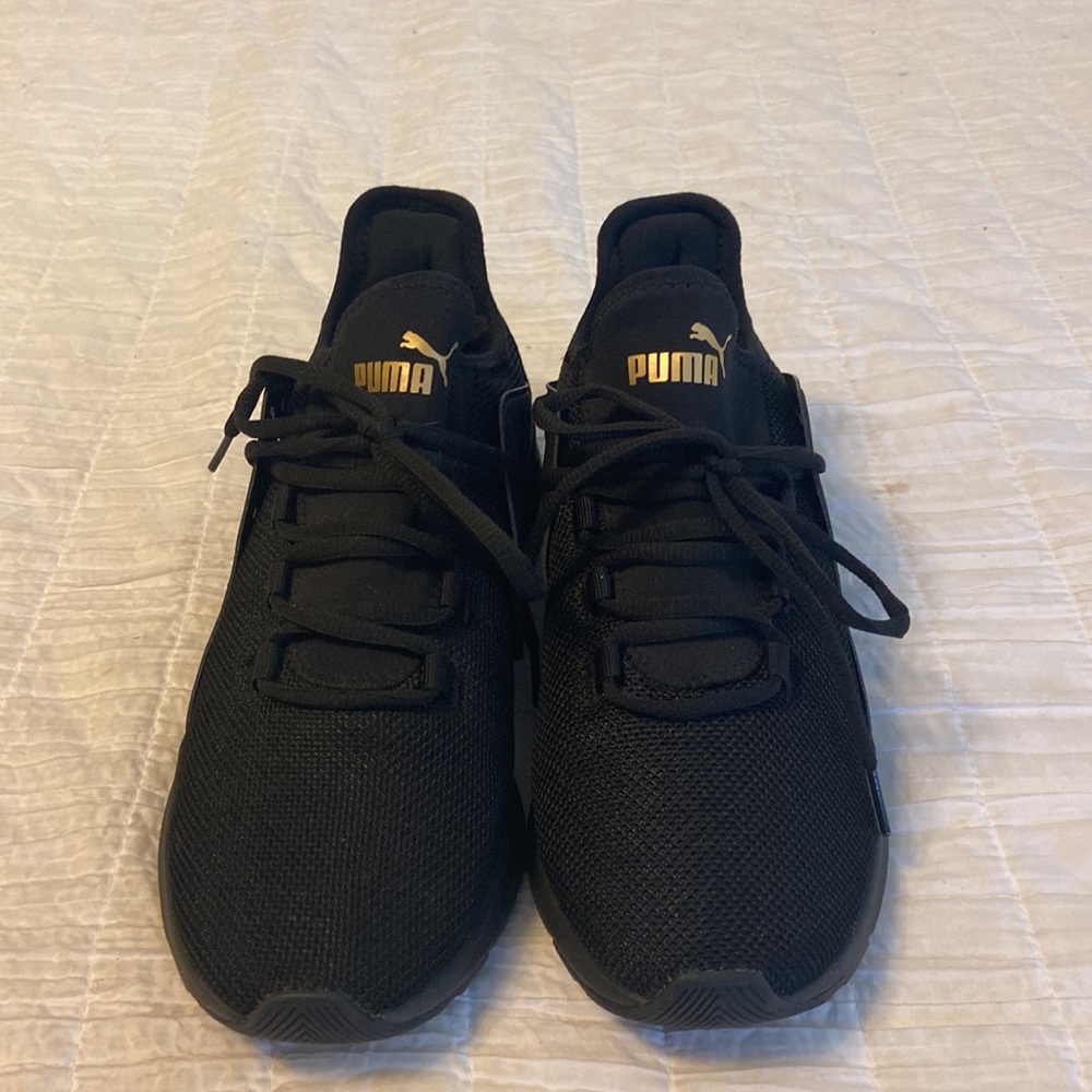 EUC PUMA BLACK ATHLETIC SHOES SIZE 8.5